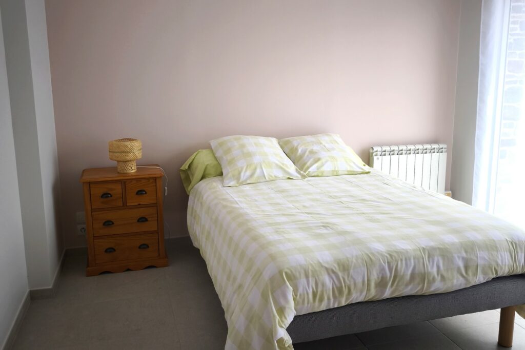 Grande chambre du gîte au rez-de-chaussée